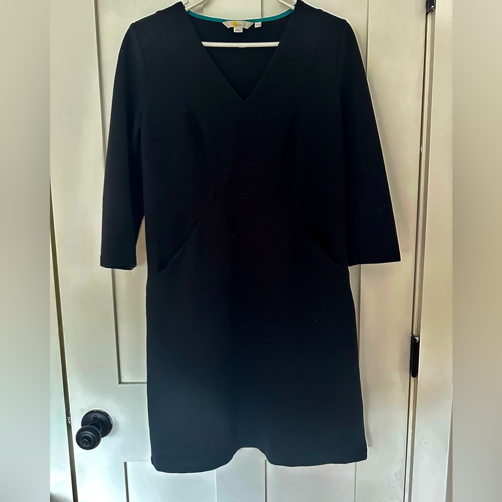 Boden Black V-Neck Shift Dress - waffle stretch material